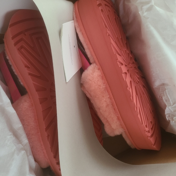 UGG - Picture 5 of 5